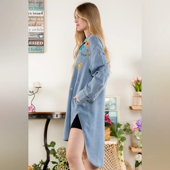 4-0131 *Boutique* Western Boho Embroidered Cactus hippie bus button down top - Picture 4 of 5